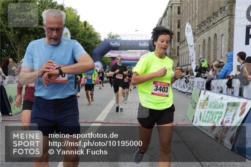 06.09.2026 - CURREX Alsterlauf Yannick Fuchs http://msf.ph/oto/10195000 06.09.2026 09:58:00 Ziel 2875, 2965, 3075, 3307, 3369, 3403, 3743, 3744, 4003, 4864, 5470, 5916, 6153, 8066, 8152, 8229, 8311 meine-sportfotos.de