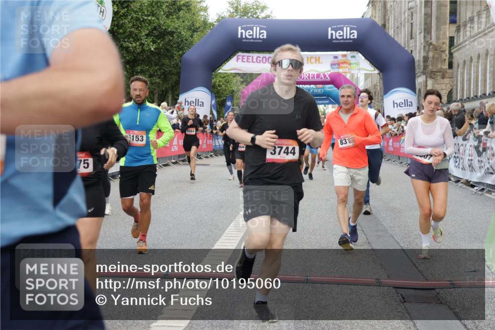 06.09.2026 - CURREX Alsterlauf Yannick Fuchs http://msf.ph/oto/10195060 06.09.2026 09:58:01 Ziel 2875, 2965, 3075, 3307, 3369, 3403, 3743, 3744, 4003, 4864, 5470, 5518, 5548, 5916, 6153, 8066, 8152, 8229, 8311 meine-sportfotos.de