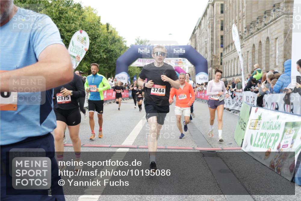 06.09.2026 - CURREX Alsterlauf Yannick Fuchs http://msf.ph/oto/10195086 06.09.2026 09:58:01 Ziel 2875, 2965, 3075, 3307, 3369, 3403, 3743, 3744, 4003, 4864, 5470, 5518, 5548, 5916, 6153, 8066, 8152, 8229, 8311 meine-sportfotos.de