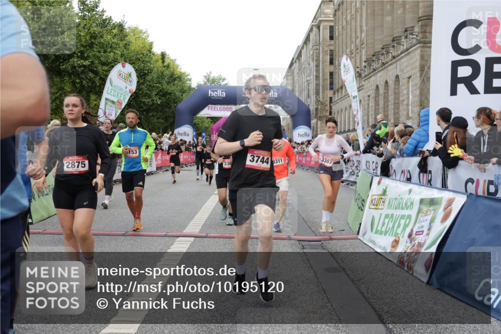 06.09.2026 - CURREX Alsterlauf Yannick Fuchs http://msf.ph/oto/10195120 06.09.2026 09:58:01 Ziel 2875, 2965, 3075, 3307, 3369, 3403, 3743, 3744, 4003, 4864, 5470, 5518, 5548, 5916, 6153, 8066, 8152, 8229, 8311 meine-sportfotos.de