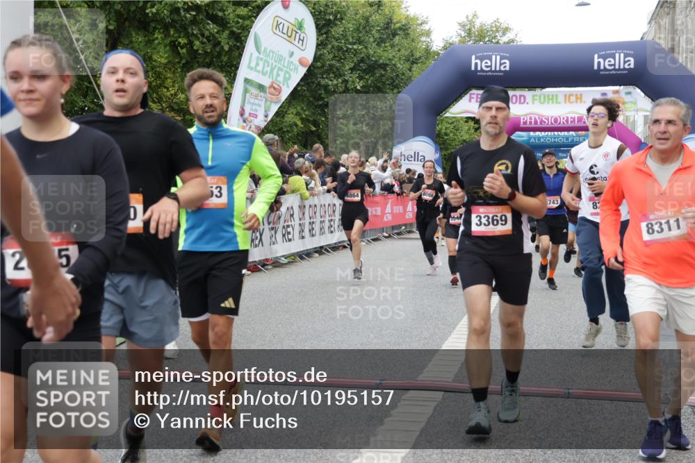 06.09.2026 - CURREX Alsterlauf Yannick Fuchs http://msf.ph/oto/10195157 06.09.2026 09:58:02 Ziel 2875, 2965, 3075, 3307, 3369, 3403, 3497, 3743, 3744, 3923, 4864, 5470, 5518, 5548, 5707, 5916, 6153, 8066, 8152, 8229, 8311 meine-sportfotos.de