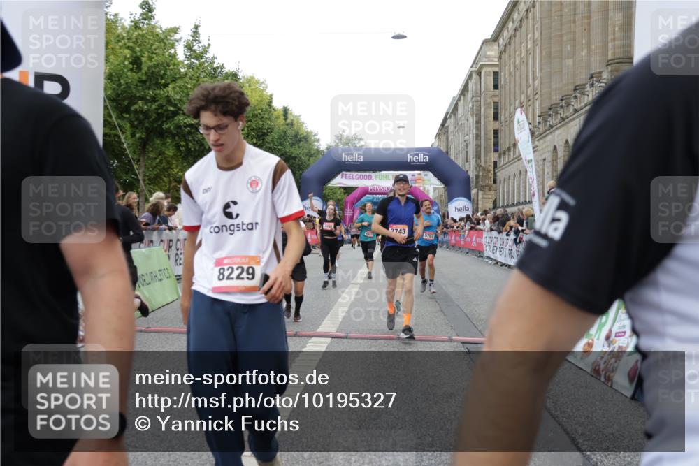06.09.2026 - CURREX Alsterlauf Yannick Fuchs http://msf.ph/oto/10195327 06.09.2026 09:58:05 Ziel 2875, 2965, 3075, 3307, 3369, 3394, 3403, 3497, 3580, 3743, 3744, 3841, 3923, 4327, 4864, 5470, 5518, 5548, 5707, 6153, 6343, 8066, 8152, 8229, 8311 meine-sportfotos.de