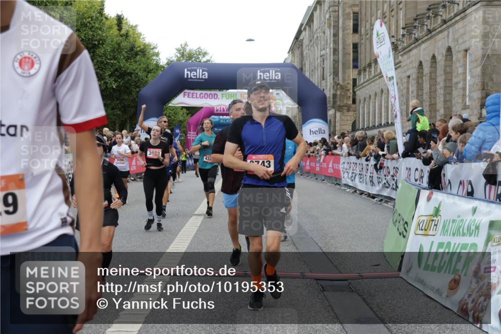 06.09.2026 - CURREX Alsterlauf Yannick Fuchs http://msf.ph/oto/10195353 06.09.2026 09:58:06 Ziel 2875, 2965, 3075, 3307, 3369, 3394, 3403, 3497, 3553, 3580, 3743, 3744, 3841, 3872, 3923, 4034, 4327, 4864, 5470, 5518, 5548, 5707, 6153, 6343, 8066, 8152, 8163, 8229, 8311 meine-sportfotos.de