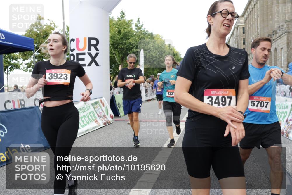 06.09.2026 - CURREX Alsterlauf Yannick Fuchs http://msf.ph/oto/10195620 06.09.2026 09:58:09 Ziel 3307, 3369, 3394, 3497, 3553, 3580, 3743, 3841, 3872, 3923, 4034, 4327, 4864, 5518, 5548, 5707, 6153, 6227, 6343, 6409, 8066, 8152, 8163, 8229, 8311 meine-sportfotos.de