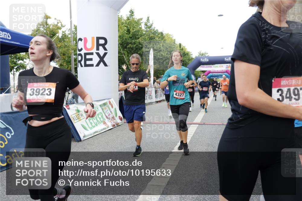 06.09.2026 - CURREX Alsterlauf Yannick Fuchs http://msf.ph/oto/10195633 06.09.2026 09:58:09 Ziel 3307, 3369, 3394, 3497, 3553, 3580, 3743, 3841, 3872, 3923, 4034, 4327, 4864, 5518, 5548, 5707, 6153, 6227, 6343, 6409, 8066, 8152, 8163, 8229, 8311 meine-sportfotos.de