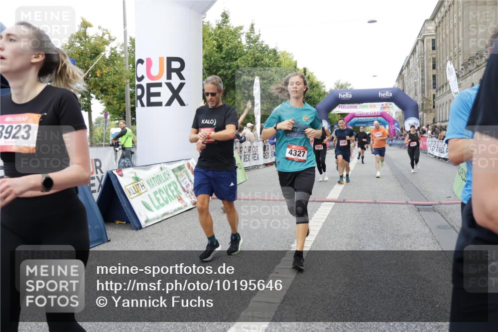 06.09.2026 - CURREX Alsterlauf Yannick Fuchs http://msf.ph/oto/10195646 06.09.2026 09:58:09 Ziel 3307, 3369, 3394, 3497, 3553, 3580, 3743, 3841, 3872, 3923, 4034, 4327, 4864, 5518, 5548, 5707, 6153, 6227, 6343, 6409, 8066, 8152, 8163, 8229, 8311 meine-sportfotos.de