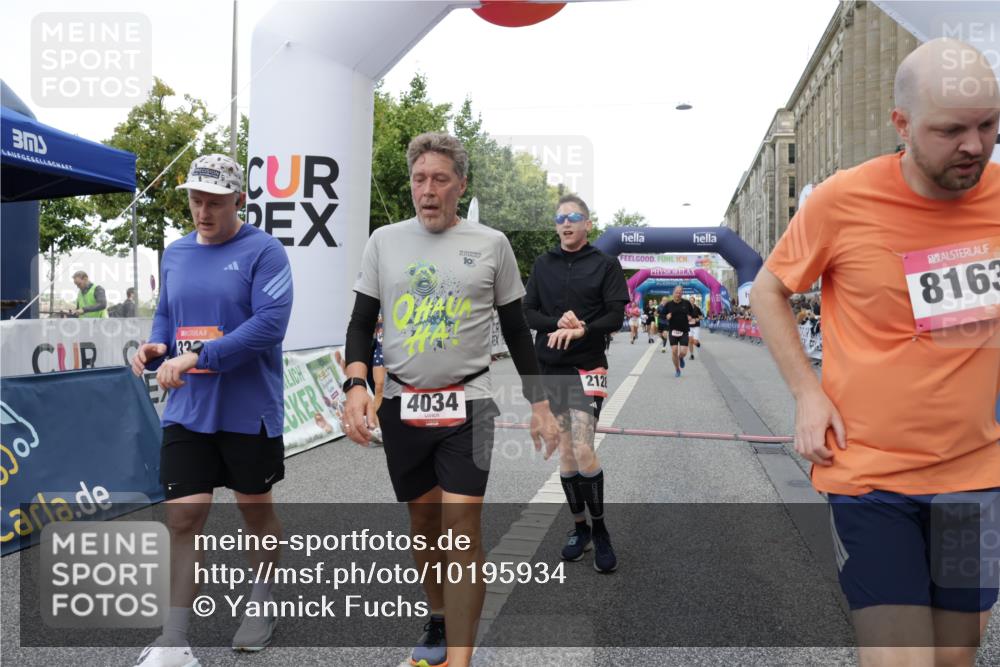 06.09.2026 - CURREX Alsterlauf Yannick Fuchs http://msf.ph/oto/10195934 06.09.2026 09:58:14 Ziel 2706, 2864, 3394, 3497, 3553, 3580, 3603, 3841, 3872, 3923, 4034, 4327, 4732, 5707, 5986, 6227, 6343, 6409, 8003, 8163 meine-sportfotos.de