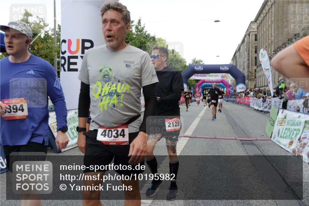 06.09.2026 - CURREX Alsterlauf Yannick Fuchs http://msf.ph/oto/10195982 06.09.2026 09:58:14 Ziel 2706, 2864, 3394, 3497, 3553, 3580, 3603, 3841, 3872, 3923, 4034, 4327, 4732, 5707, 5986, 6227, 6343, 6409, 8003, 8163 meine-sportfotos.de