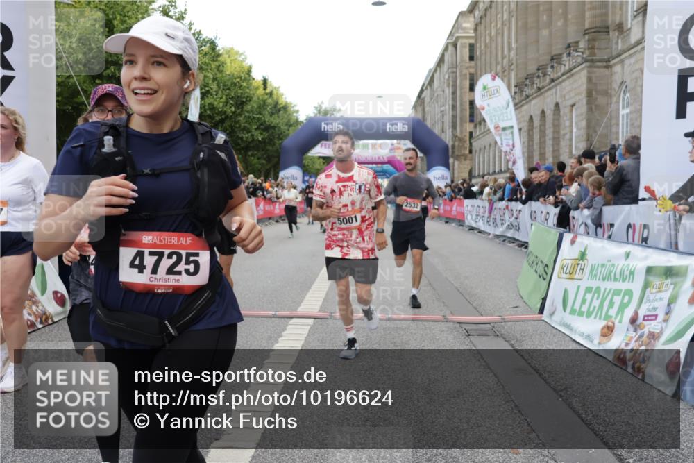 06.09.2026 - CURREX Alsterlauf Yannick Fuchs http://msf.ph/oto/10196624 06.09.2026 10:06:39 Ziel 2270, 2532, 2533, 3266, 3267, 3491, 4337, 4347, 4725, 5001, 5167, 6085, 6275, 6464 meine-sportfotos.de