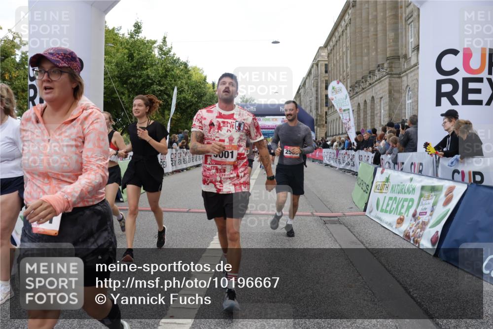 06.09.2026 - CURREX Alsterlauf Yannick Fuchs http://msf.ph/oto/10196667 06.09.2026 10:06:40 Ziel 2270, 2532, 2533, 3142, 3143, 3266, 3267, 3491, 3537, 4337, 4347, 4725, 5001, 5167, 6085, 6275, 6464 meine-sportfotos.de