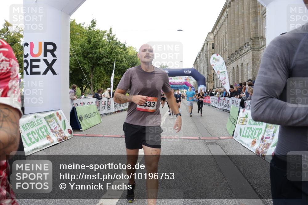 06.09.2026 - CURREX Alsterlauf Yannick Fuchs http://msf.ph/oto/10196753 06.09.2026 10:06:42 Ziel 2270, 2532, 2533, 2745, 3142, 3143, 3266, 3267, 3491, 3537, 3855, 4337, 4347, 4725, 5001, 5167, 6085, 6275 meine-sportfotos.de