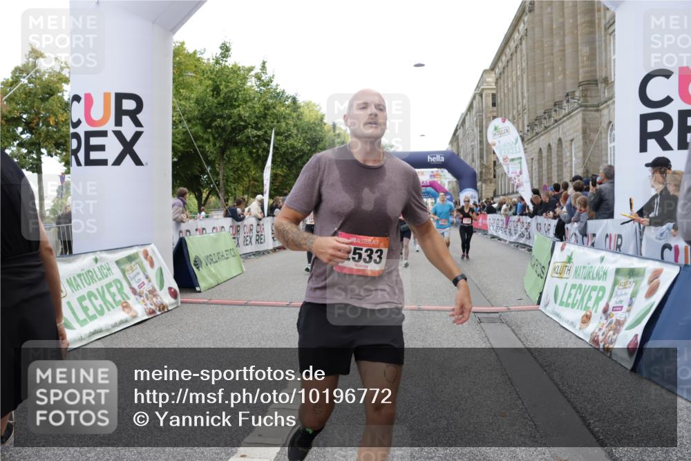 06.09.2026 - CURREX Alsterlauf Yannick Fuchs http://msf.ph/oto/10196772 06.09.2026 10:06:42 Ziel 2270, 2532, 2533, 2745, 3142, 3143, 3266, 3267, 3491, 3537, 3855, 4337, 4347, 4725, 5001, 5167, 6085, 6275 meine-sportfotos.de