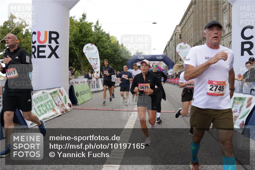 06.09.2026 - CURREX Alsterlauf Yannick Fuchs http://msf.ph/oto/10197165 06.09.2026 10:06:49 Ziel 2270, 2428, 2745, 3142, 3143, 3500, 3501, 3502, 3537, 3675, 3855, 4347, 5143, 5167, 5471, 6275, 6285, 8017 meine-sportfotos.de