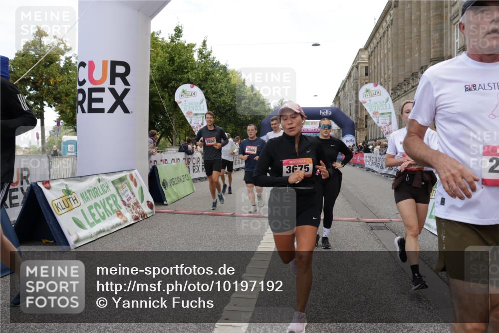 06.09.2026 - CURREX Alsterlauf Yannick Fuchs http://msf.ph/oto/10197192 06.09.2026 10:06:49 Ziel 2270, 2428, 2745, 3142, 3143, 3500, 3501, 3502, 3537, 3675, 3855, 4347, 5143, 5167, 5471, 6275, 6285, 8017 meine-sportfotos.de