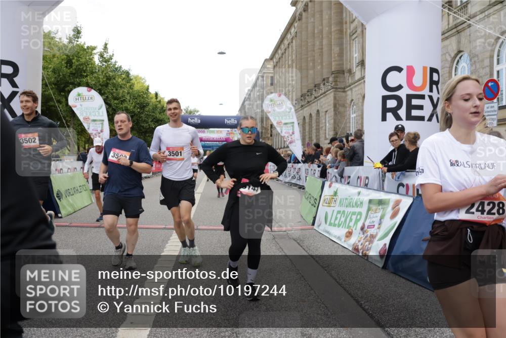 06.09.2026 - CURREX Alsterlauf Yannick Fuchs http://msf.ph/oto/10197244 06.09.2026 10:06:50 Ziel 2270, 2428, 2745, 2934, 3142, 3143, 3500, 3501, 3502, 3537, 3675, 3855, 4347, 5143, 5167, 5471, 6275, 6285, 8017 meine-sportfotos.de