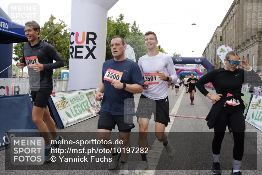 06.09.2026 - CURREX Alsterlauf Yannick Fuchs http://msf.ph/oto/10197282 06.09.2026 10:06:51 Ziel 2270, 2428, 2745, 2934, 3142, 3143, 3303, 3500, 3501, 3502, 3537, 3675, 3855, 3943, 3945, 4347, 5143, 5167, 5471, 6275, 6285, 8017 meine-sportfotos.de