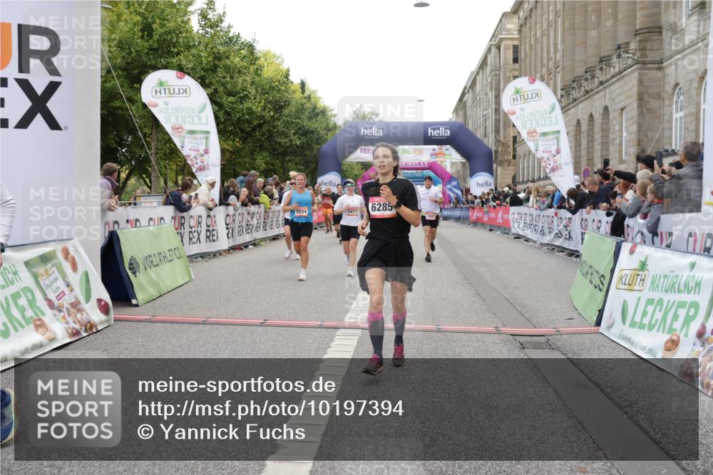 06.09.2026 - CURREX Alsterlauf Yannick Fuchs http://msf.ph/oto/10197394 06.09.2026 10:06:53 Ziel 2428, 2745, 2934, 3303, 3500, 3501, 3502, 3675, 3855, 3943, 3945, 5143, 5471, 6285, 8017, 8276 meine-sportfotos.de