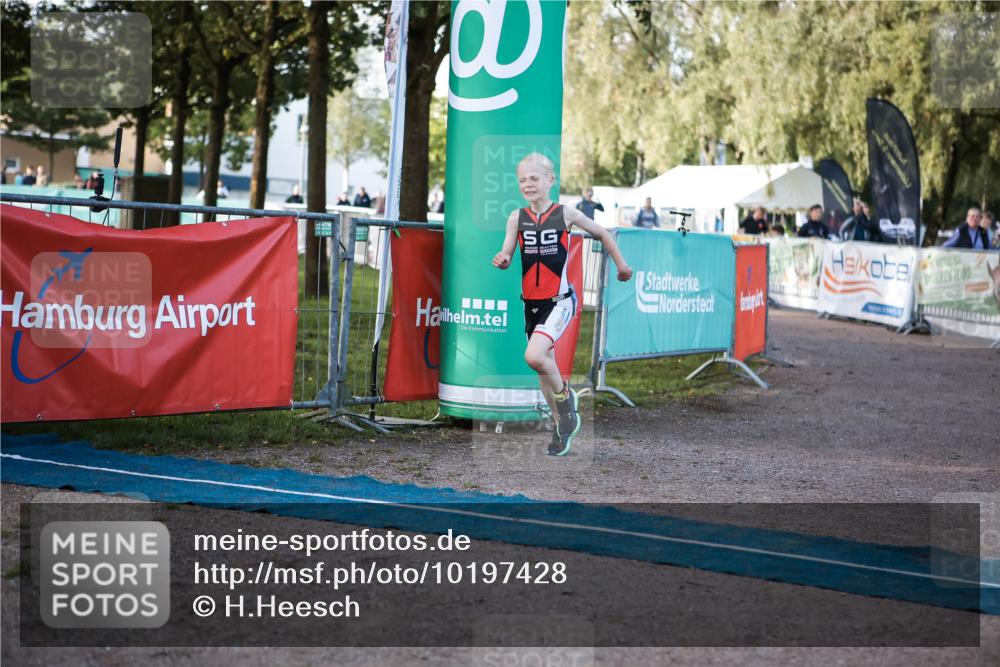 06.09.2026 - 20. Norderstedt Triathlon H.Heesch http://msf.ph/oto/10197428 06.09.2026 09:10:57 Ziel 31, 32, 34, 35, 48 meine-sportfotos.de