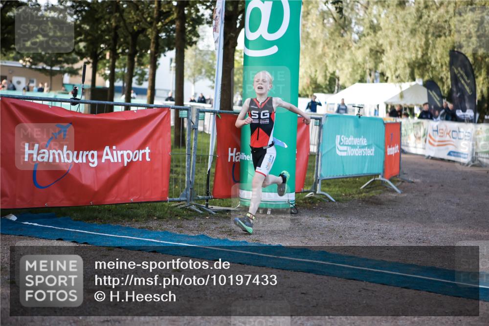 06.09.2026 - 20. Norderstedt Triathlon H.Heesch http://msf.ph/oto/10197433 06.09.2026 09:10:57 Ziel 31, 32, 34, 35, 48 meine-sportfotos.de
