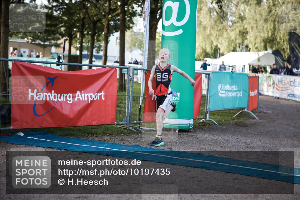 06.09.2026 - 20. Norderstedt Triathlon H.Heesch http://msf.ph/oto/10197435 06.09.2026 09:10:57 Ziel 31, 32, 34, 35, 48 meine-sportfotos.de