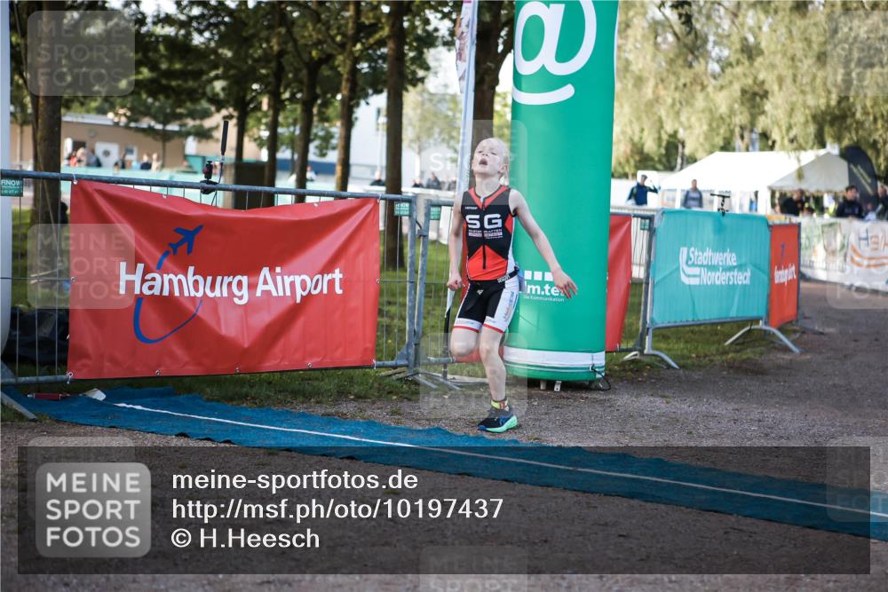 06.09.2026 - 20. Norderstedt Triathlon H.Heesch http://msf.ph/oto/10197437 06.09.2026 09:10:57 Ziel 31, 32, 34, 35, 48 meine-sportfotos.de