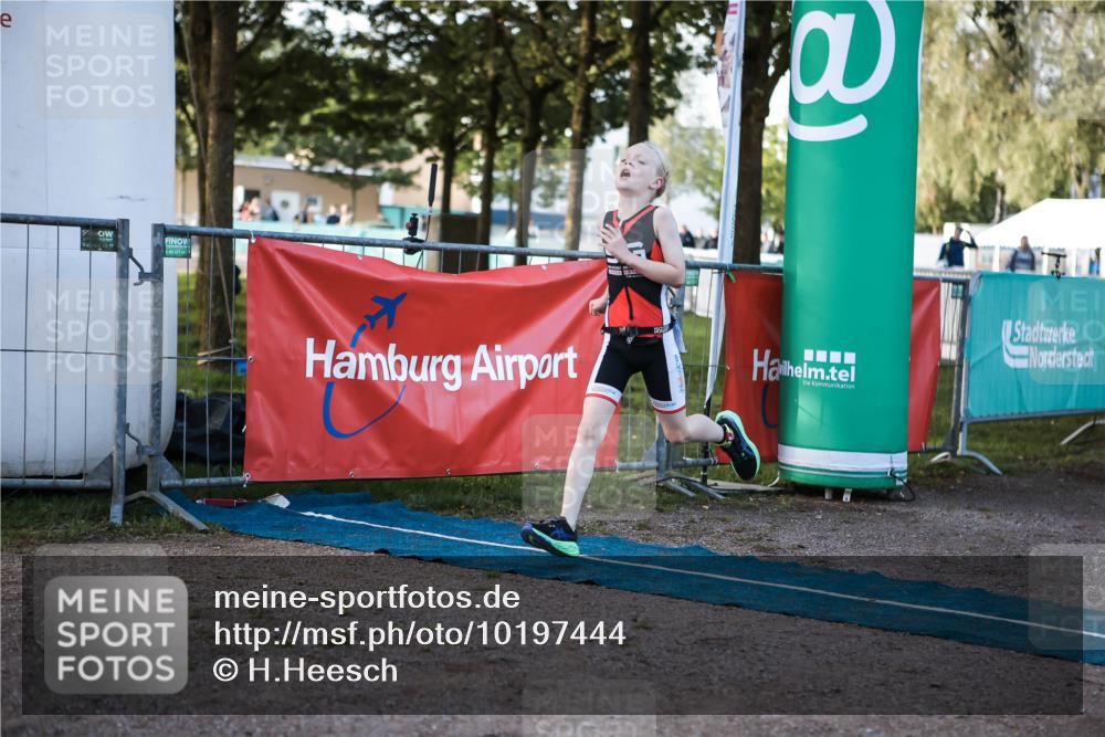 06.09.2026 - 20. Norderstedt Triathlon H.Heesch http://msf.ph/oto/10197444 06.09.2026 09:10:57 Ziel 31, 32, 34, 35, 48 meine-sportfotos.de