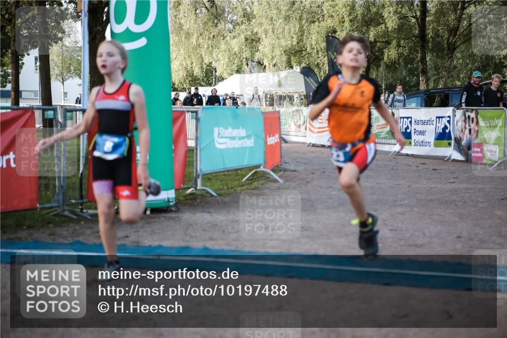 06.09.2026 - 20. Norderstedt Triathlon H.Heesch http://msf.ph/oto/10197488 06.09.2026 09:11:07 Ziel 3, 8, 23, 33 meine-sportfotos.de