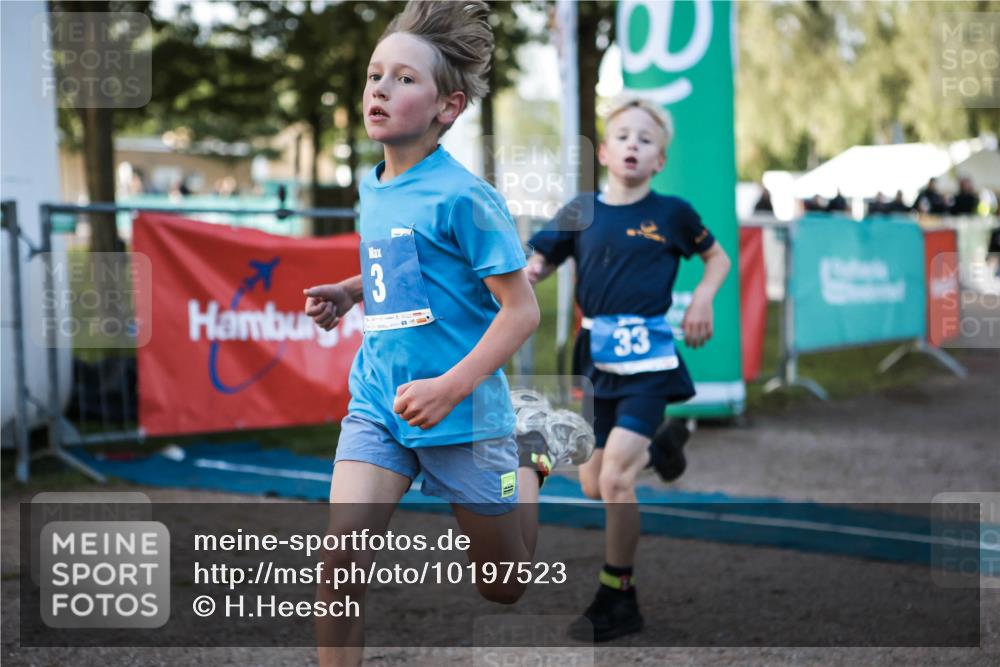 06.09.2026 - 20. Norderstedt Triathlon H.Heesch http://msf.ph/oto/10197523 06.09.2026 09:11:12 Ziel 1, 3, 8, 23, 33 meine-sportfotos.de
