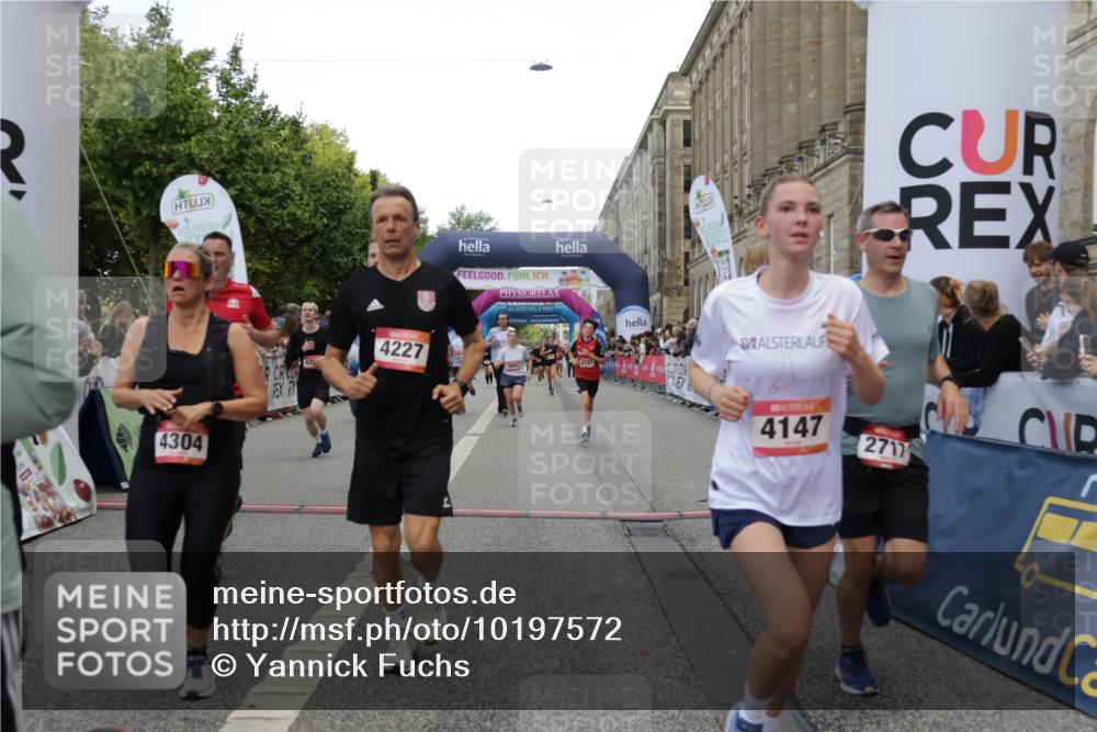06.09.2026 - CURREX Alsterlauf Yannick Fuchs http://msf.ph/oto/10197572 06.09.2026 09:58:41 Ziel 2034, 2120, 2717, 3031, 4147, 4227, 4256, 4265, 4304, 4356, 4423, 4652, 4695, 4747, 5205, 5207, 5521, 5706, 5725, 5764, 5810, 5964, 6073, 8077 meine-sportfotos.de