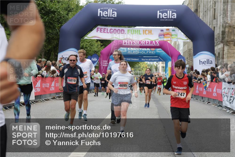 06.09.2026 - CURREX Alsterlauf Yannick Fuchs http://msf.ph/oto/10197616 06.09.2026 09:58:42 Ziel 2034, 2120, 2717, 4147, 4227, 4256, 4265, 4304, 4356, 4423, 4652, 4695, 4747, 5205, 5207, 5521, 5706, 5725, 5764, 5810, 5964, 6073 meine-sportfotos.de
