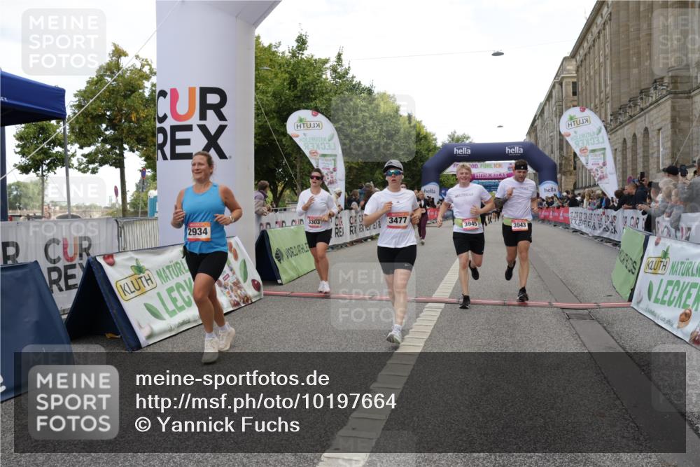 06.09.2026 - CURREX Alsterlauf Yannick Fuchs http://msf.ph/oto/10197664 06.09.2026 10:06:55 Ziel 2428, 2459, 2934, 2963, 3303, 3500, 3501, 3502, 3675, 3943, 3945, 5073, 5091, 5143, 5471, 6285, 8017, 8276 meine-sportfotos.de