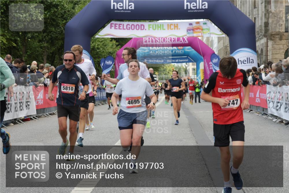 06.09.2026 - CURREX Alsterlauf Yannick Fuchs http://msf.ph/oto/10197703 06.09.2026 09:58:43 Ziel 2017, 2034, 2120, 2717, 3691, 4147, 4227, 4256, 4265, 4304, 4356, 4652, 4695, 4747, 5205, 5207, 5521, 5706, 5764, 5810, 5964, 6073, 6111 meine-sportfotos.de