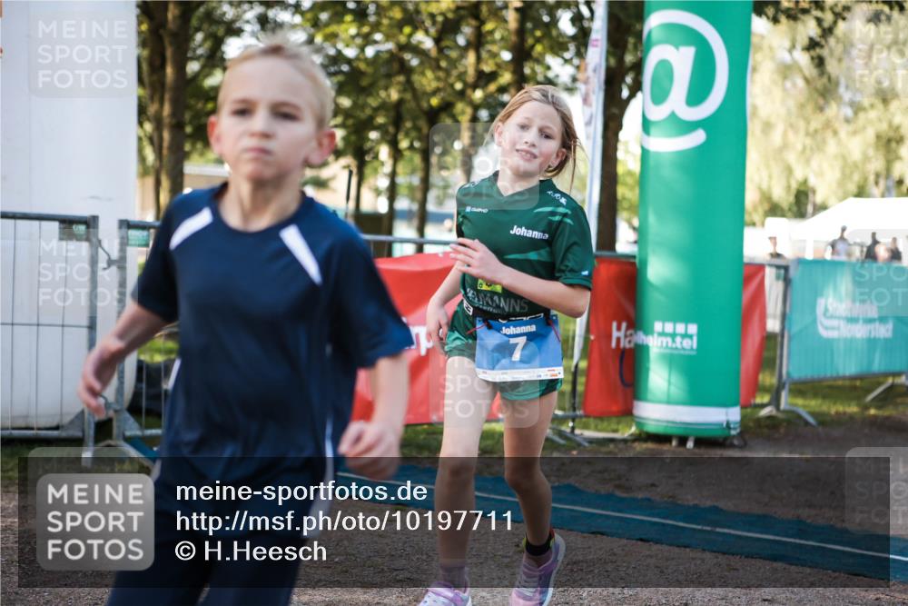 06.09.2026 - 20. Norderstedt Triathlon H.Heesch http://msf.ph/oto/10197711 06.09.2026 09:11:55 Ziel 5, 7, 24, 40 meine-sportfotos.de
