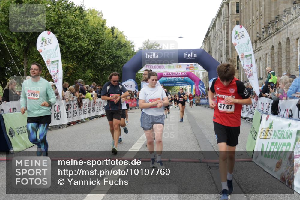 06.09.2026 - CURREX Alsterlauf Yannick Fuchs http://msf.ph/oto/10197769 06.09.2026 09:58:44 Ziel 2017, 2034, 2120, 2244, 2717, 3078, 3691, 4147, 4227, 4256, 4265, 4304, 4356, 4652, 4695, 4747, 5205, 5207, 5706, 5764, 5810, 5964, 6073, 6111 meine-sportfotos.de