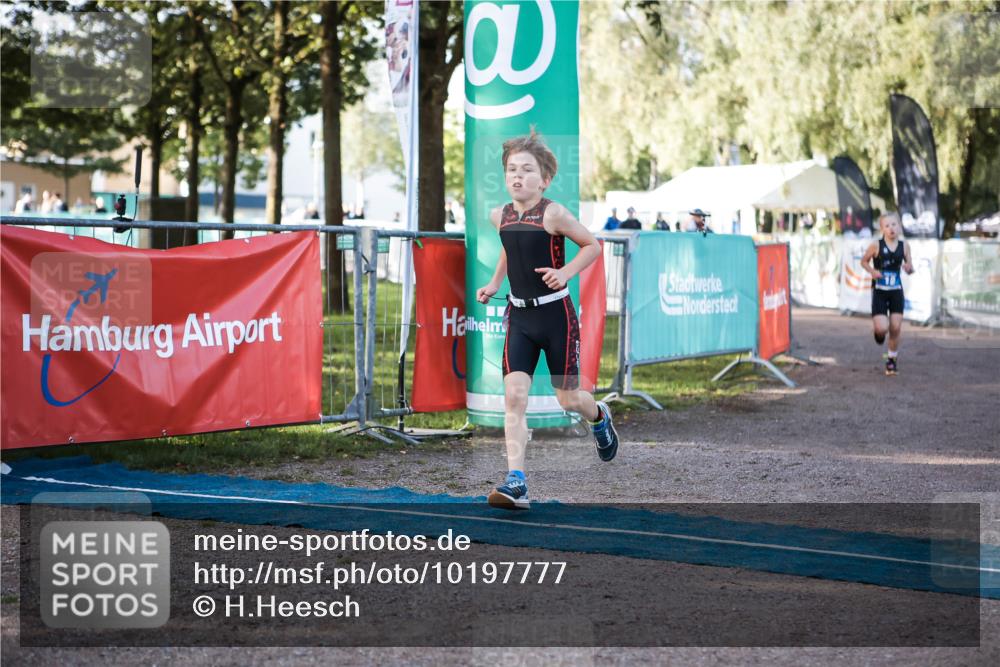 06.09.2026 - 20. Norderstedt Triathlon H.Heesch http://msf.ph/oto/10197777 06.09.2026 09:12:07 Ziel 19, 37, 40 meine-sportfotos.de