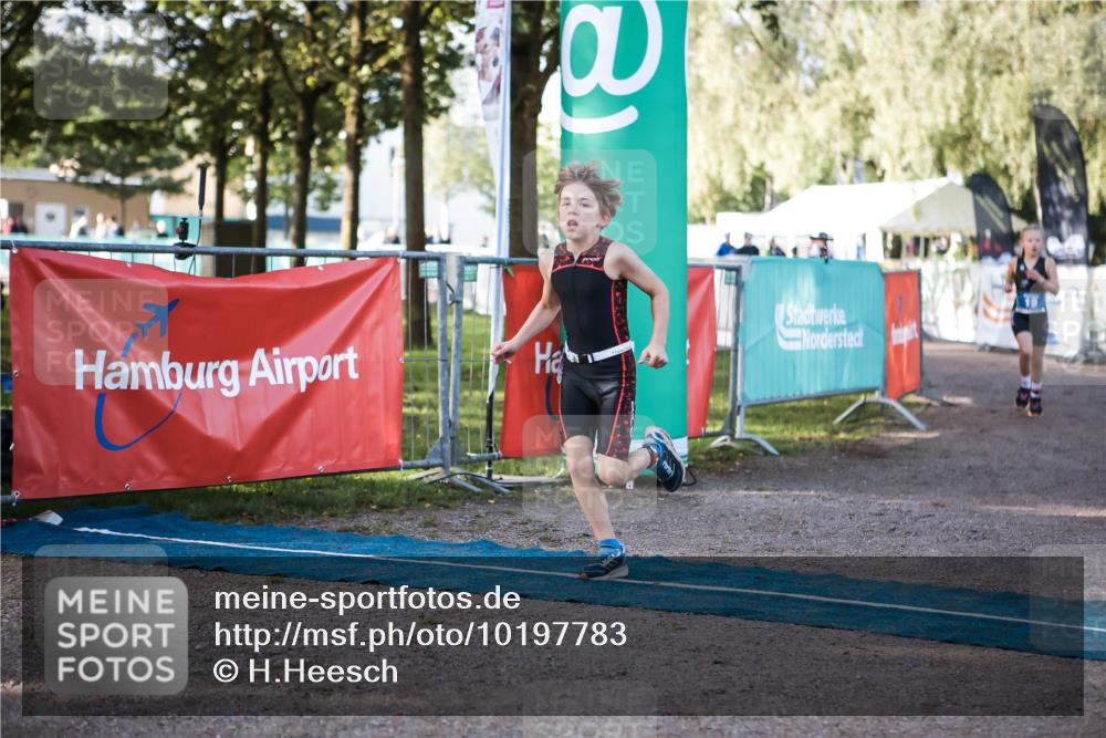 06.09.2026 - 20. Norderstedt Triathlon H.Heesch http://msf.ph/oto/10197783 06.09.2026 09:12:07 Ziel 19, 37, 40 meine-sportfotos.de