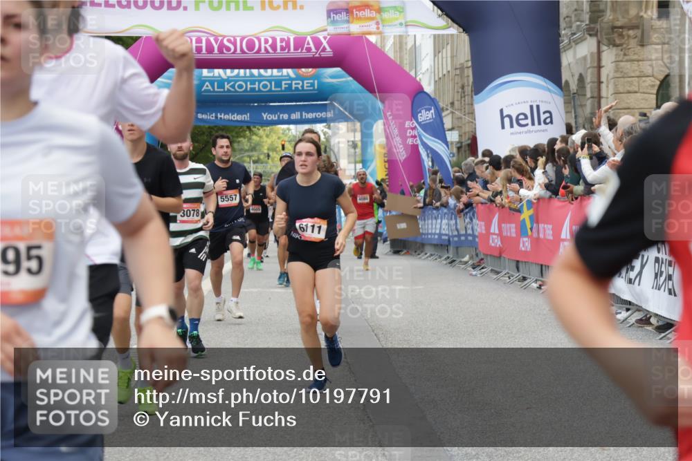 06.09.2026 - CURREX Alsterlauf Yannick Fuchs http://msf.ph/oto/10197791 06.09.2026 09:58:45 Ziel 2017, 2034, 2120, 2244, 2717, 3078, 3691, 4147, 4227, 4256, 4265, 4304, 4356, 4695, 4747, 5205, 5207, 5557, 5706, 5764, 5810, 5964, 6073, 6111 meine-sportfotos.de