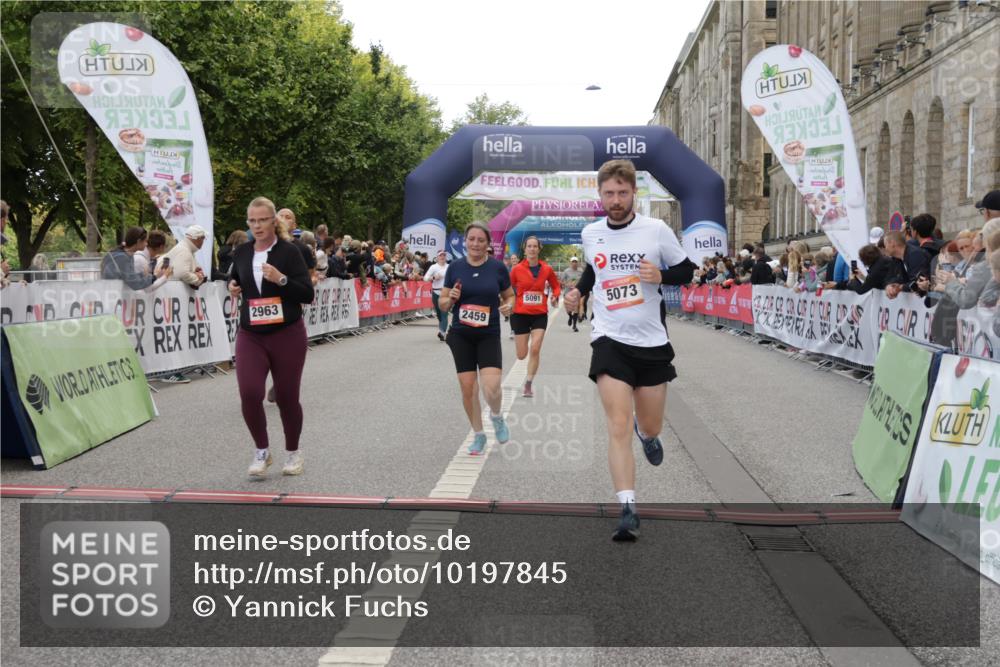 06.09.2026 - CURREX Alsterlauf Yannick Fuchs http://msf.ph/oto/10197845 06.09.2026 10:06:58 Ziel 2148, 2459, 2934, 2963, 3303, 3376, 3656, 3943, 3945, 5073, 5091, 5471, 5527, 6285, 8276 meine-sportfotos.de