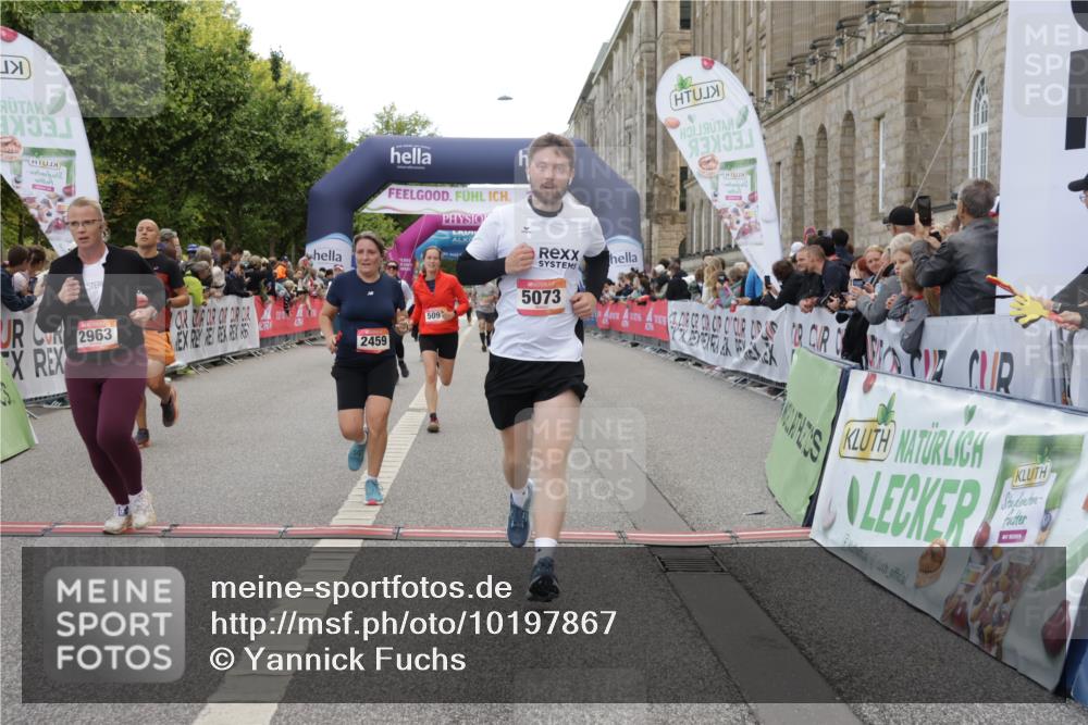 06.09.2026 - CURREX Alsterlauf Yannick Fuchs http://msf.ph/oto/10197867 06.09.2026 10:06:59 Ziel 2148, 2459, 2934, 2963, 3303, 3376, 3656, 3943, 3945, 5073, 5091, 5527, 5792, 6285, 8276 meine-sportfotos.de