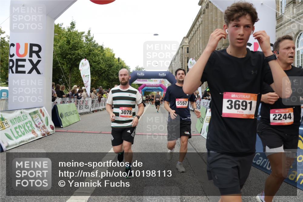 06.09.2026 - CURREX Alsterlauf Yannick Fuchs http://msf.ph/oto/10198113 06.09.2026 09:58:50 Ziel 2017, 2065, 2244, 2711, 3078, 3313, 3691, 4265, 4299, 4695, 4747, 5557, 5661, 5706, 5764, 5810, 5964, 6111 meine-sportfotos.de