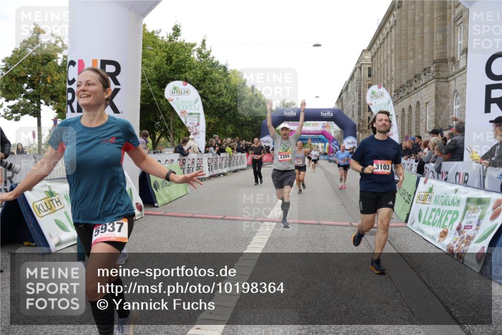 06.09.2026 - CURREX Alsterlauf Yannick Fuchs http://msf.ph/oto/10198364 06.09.2026 10:07:06 Ziel 2148, 2355, 2459, 2963, 3103, 3376, 3607, 3656, 4078, 5069, 5073, 5091, 5527, 5792, 5937, 5951, 6214, 8306 meine-sportfotos.de