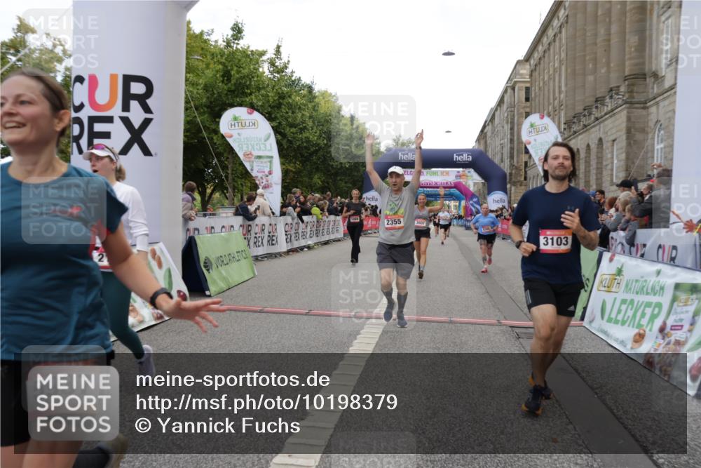 06.09.2026 - CURREX Alsterlauf Yannick Fuchs http://msf.ph/oto/10198379 06.09.2026 10:07:06 Ziel 2148, 2355, 2459, 2963, 3103, 3376, 3607, 3656, 4078, 5069, 5073, 5091, 5527, 5792, 5937, 5951, 6214, 8306 meine-sportfotos.de