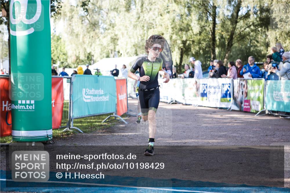 06.09.2026 - 20. Norderstedt Triathlon H.Heesch http://msf.ph/oto/10198429 06.09.2026 09:44:56 Ziel 602, 622 meine-sportfotos.de