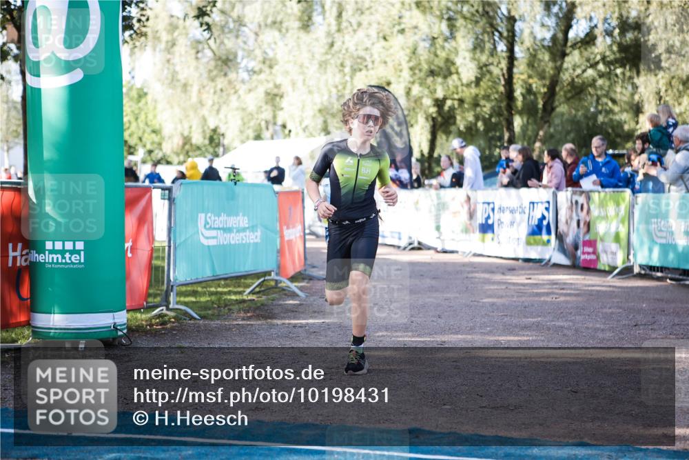 06.09.2026 - 20. Norderstedt Triathlon H.Heesch http://msf.ph/oto/10198431 06.09.2026 09:44:56 Ziel 602, 622 meine-sportfotos.de