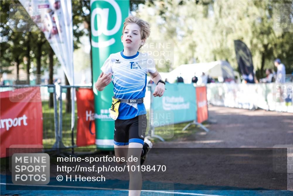 06.09.2026 - 20. Norderstedt Triathlon H.Heesch http://msf.ph/oto/10198470 06.09.2026 09:44:58 Ziel 602, 622 meine-sportfotos.de