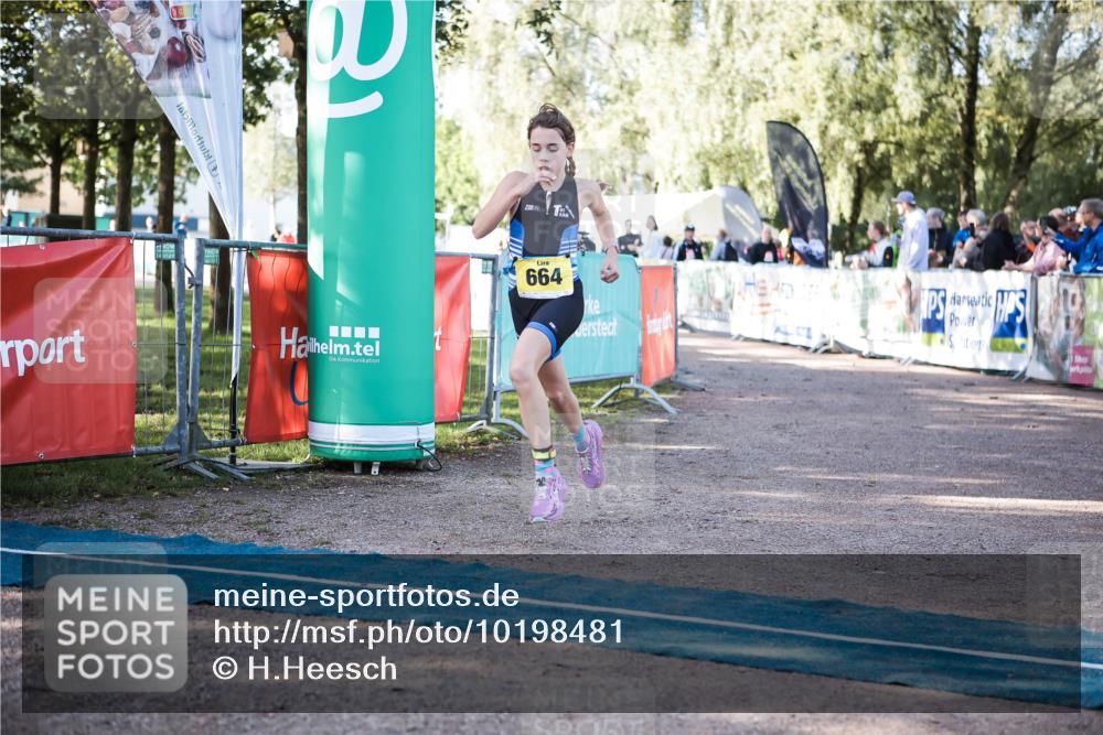 06.09.2026 - 20. Norderstedt Triathlon H.Heesch http://msf.ph/oto/10198481 06.09.2026 09:45:13 Ziel 664, 665 meine-sportfotos.de