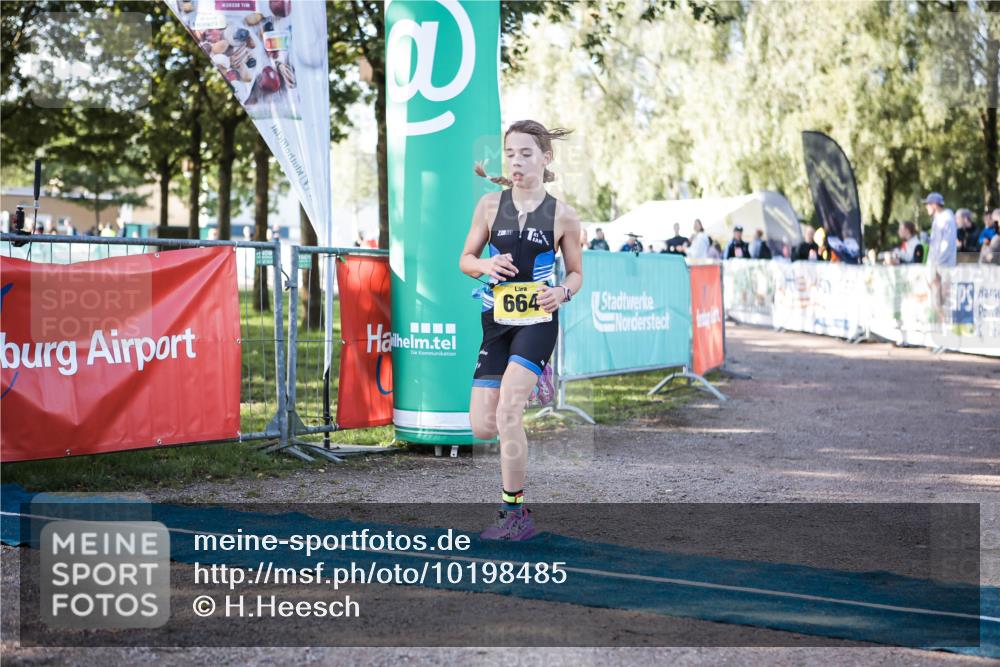 06.09.2026 - 20. Norderstedt Triathlon H.Heesch http://msf.ph/oto/10198485 06.09.2026 09:45:14 Ziel 664, 665 meine-sportfotos.de