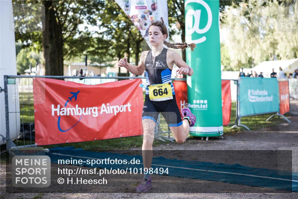 06.09.2026 - 20. Norderstedt Triathlon H.Heesch http://msf.ph/oto/10198494 06.09.2026 09:45:14 Ziel 664, 665 meine-sportfotos.de