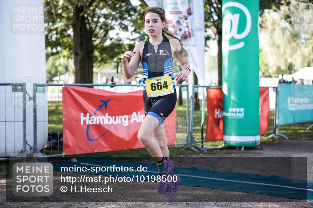 06.09.2026 - 20. Norderstedt Triathlon H.Heesch http://msf.ph/oto/10198500 06.09.2026 09:45:14 Ziel 664, 665 meine-sportfotos.de