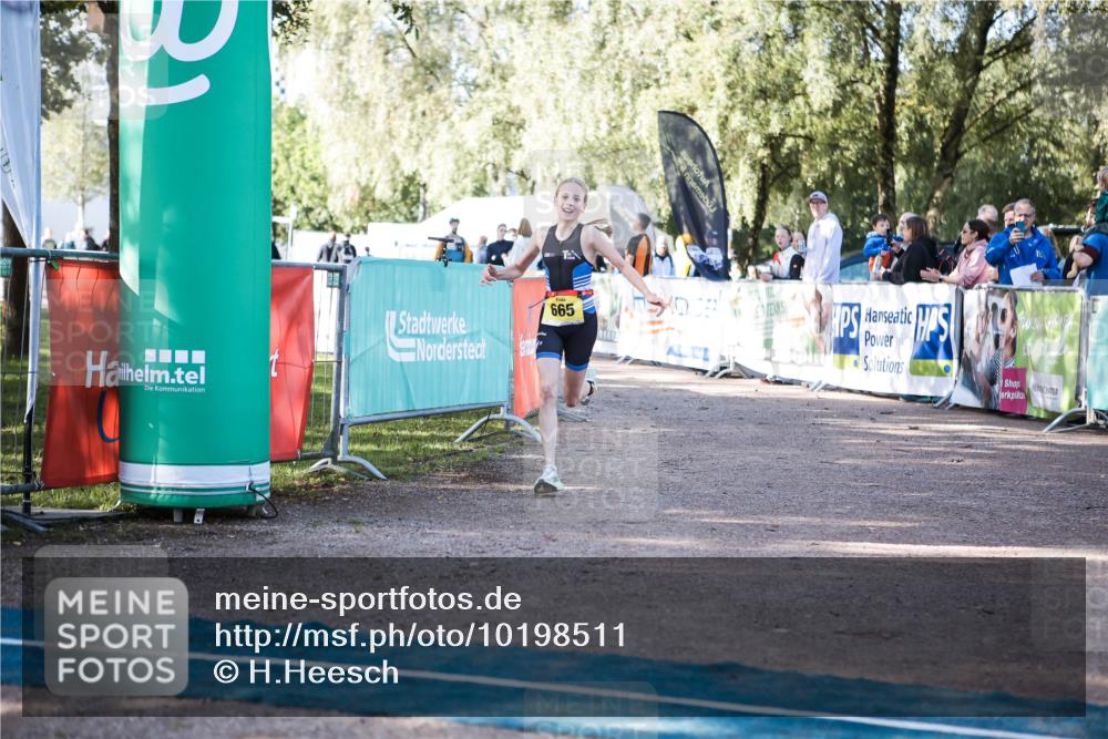 06.09.2026 - 20. Norderstedt Triathlon H.Heesch http://msf.ph/oto/10198511 06.09.2026 09:45:17 Ziel 664, 665 meine-sportfotos.de